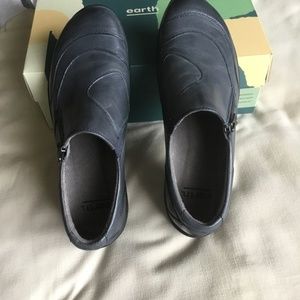 NWOT Slip-on Earth Shoes